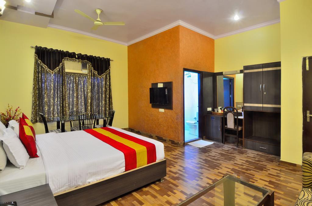 Hotel Roopa International อัมริตสา ภายนอก รูปภาพ
