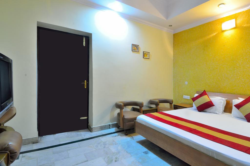 Hotel Roopa International อัมริตสา ภายนอก รูปภาพ